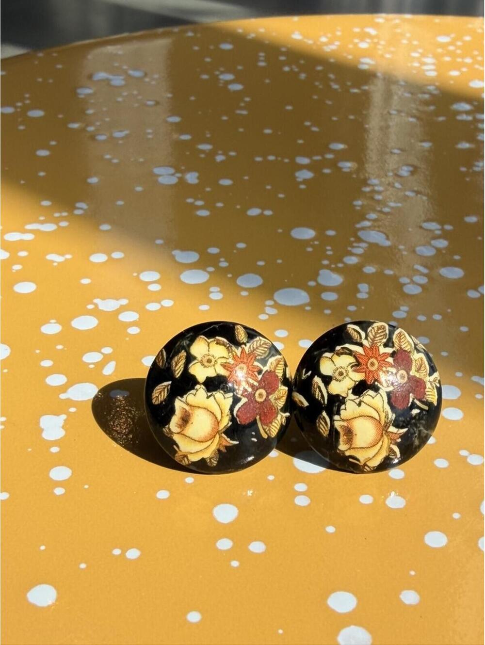 Vintage Cloisonné Style Floral Button Earrings Retro Mod - Picture 2 of 5